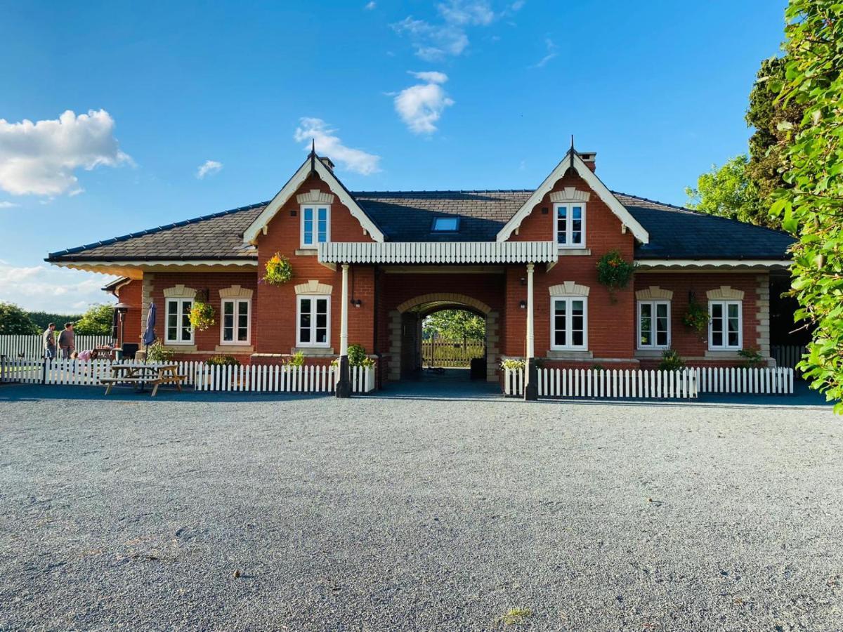 The Booking Office, Stoke Edith Station 헤리퍼드 외부 사진